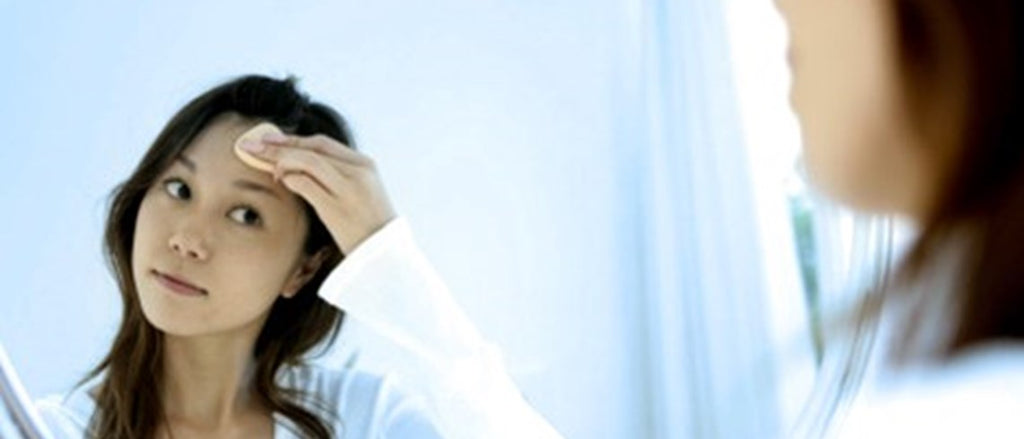 woman exfoliating her forehead